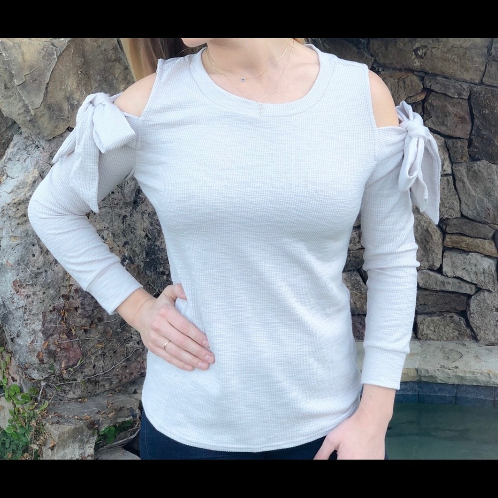 Long sleeve off white top with bow detail